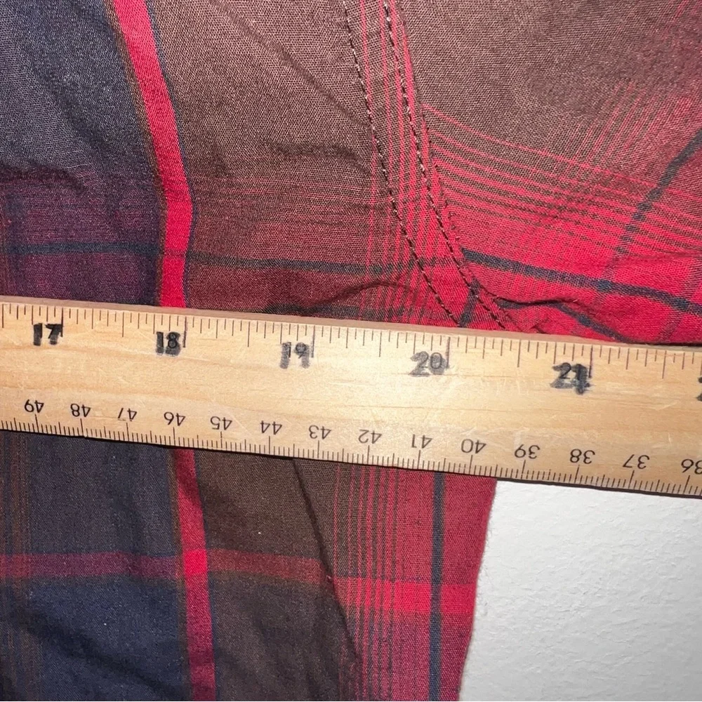 Levi’s Men’s Red Plaid Button Down Size Medium